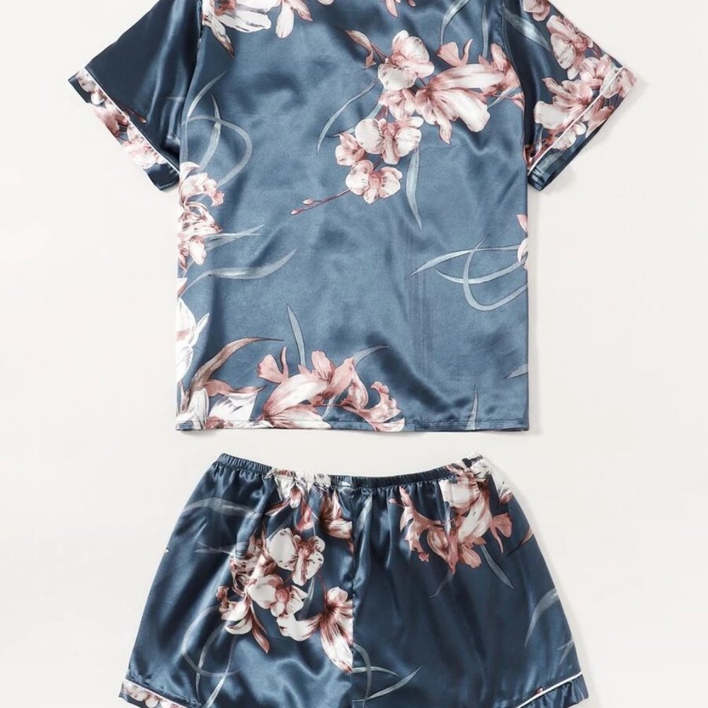 Plus Size Sleepwear Floral Print Dusty Blue Silk Satin PJ Set with Front Pocket - Picture 2 of 5